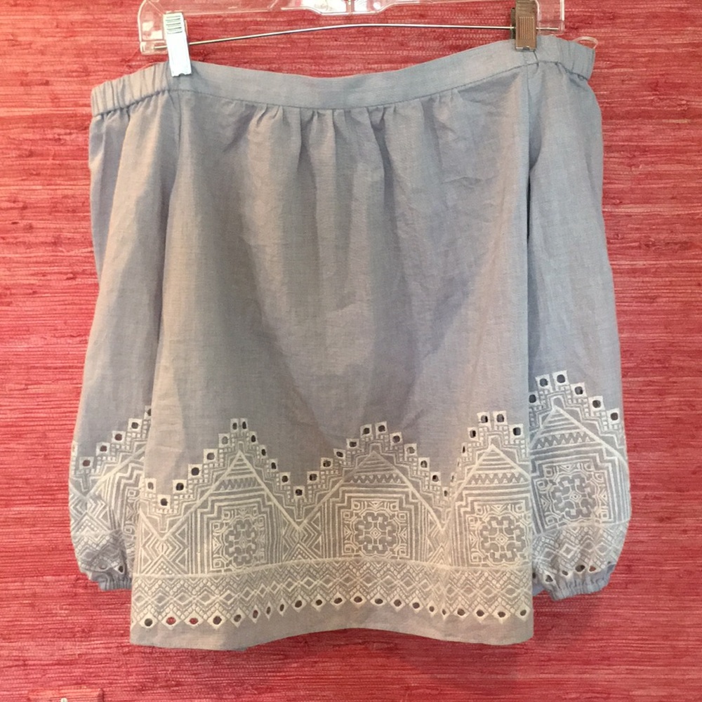 Alice & Trixie off the shoulder blouse